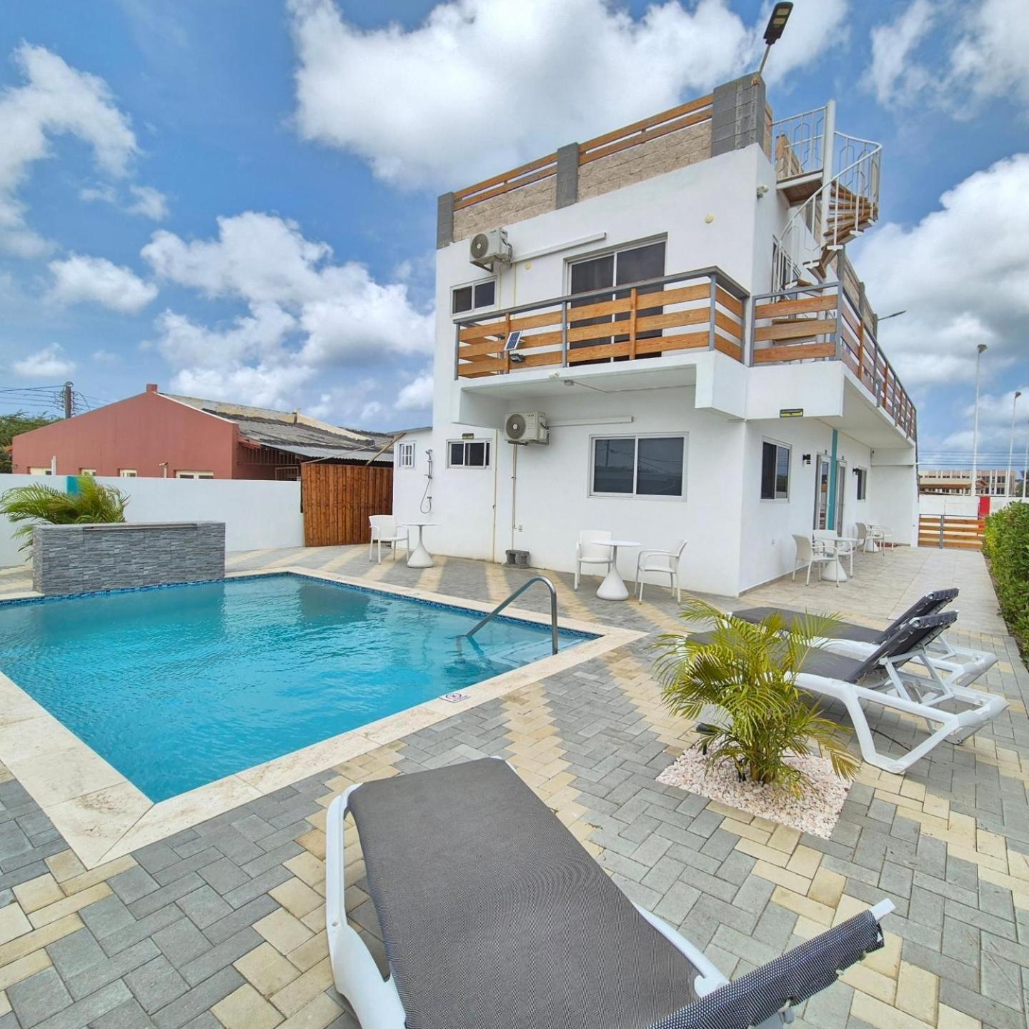 Ocean Breeze Apartments In Aruba Ораньестад Экстерьер фото